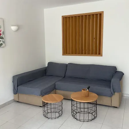 Acacia Apartment