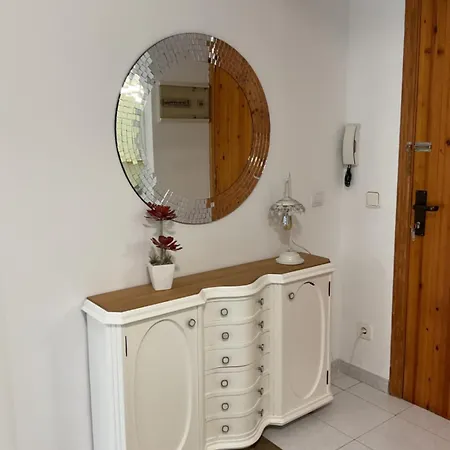 Acacia Apartment