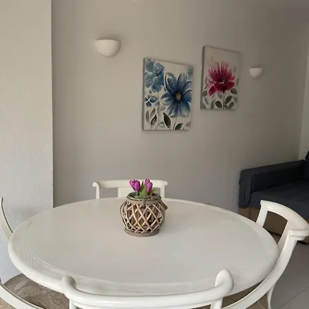 Acacia Apartment *