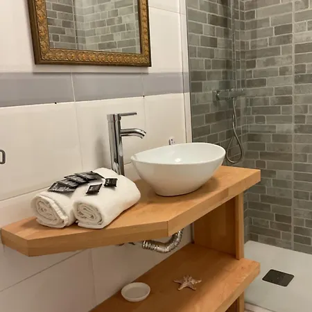 Acacia Apartment